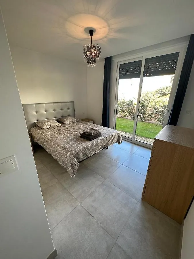 2-Bedroom-Apartment With A Terrace, Pool, Gym Malaga