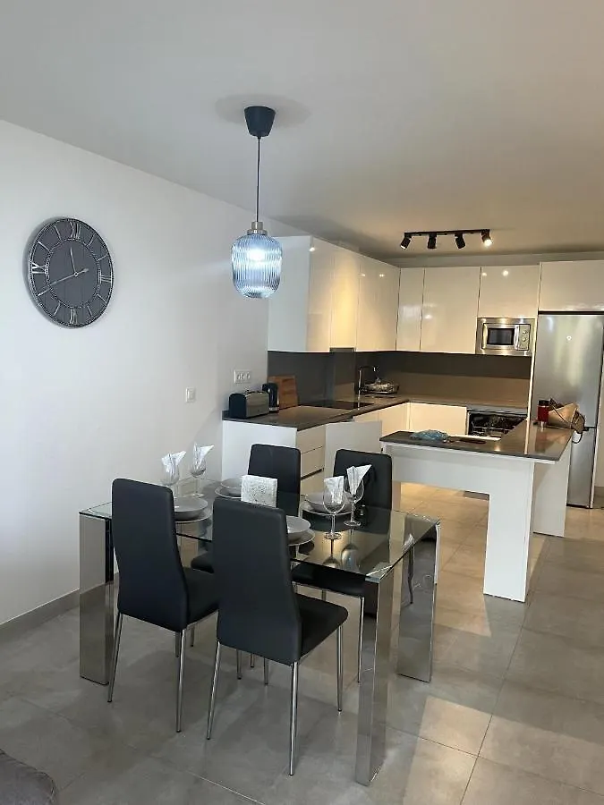 2-Bedroom-Apartment With A Terrace, Pool, Gym Málaga 0*,  Spanje