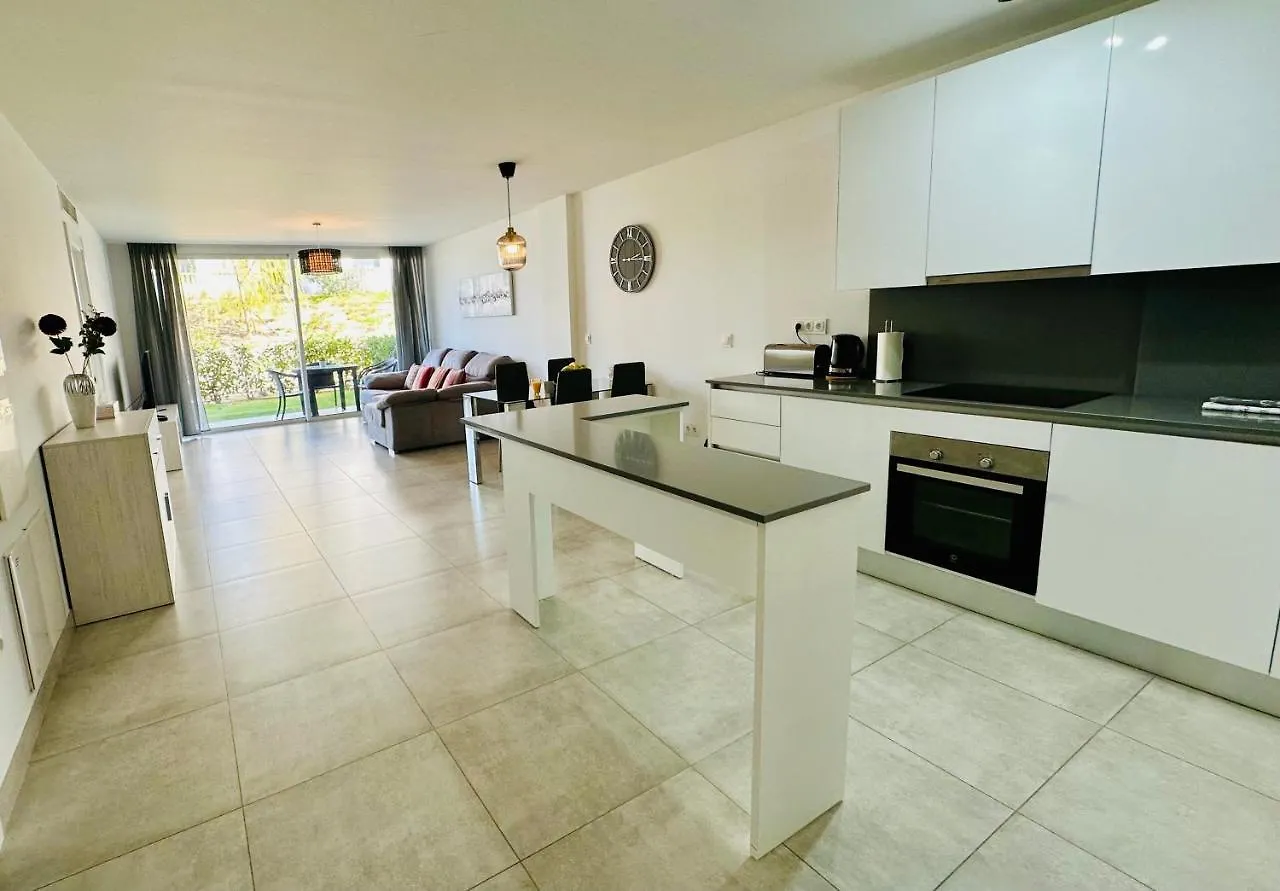 2-Bedroom-Apartment With A Terrace, Pool, Gym Málaga